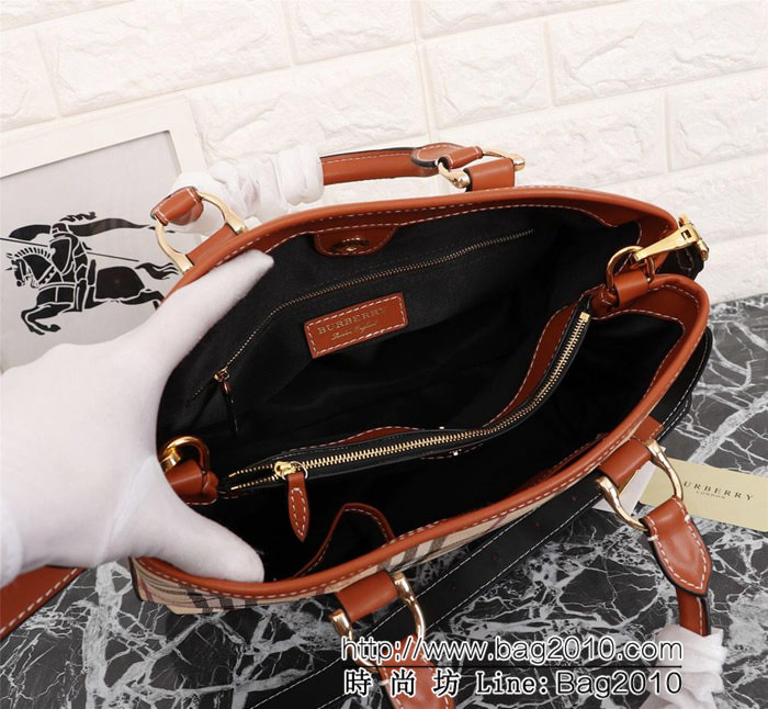 BURBERRY巴寶莉 最新爆款 40333 標誌性手袋 The Saddle PVC材質配原版牛皮  Bhq1073